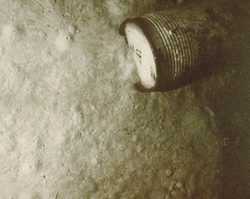 Fûts_de_déchets_faiblement_radioactifs_en_Altantique_Nord-Est_(Ifremer_00539-65072_-_9585)