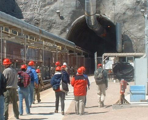 Tour_group_entering_North_Portal_of_Yucca_Mountain (1)